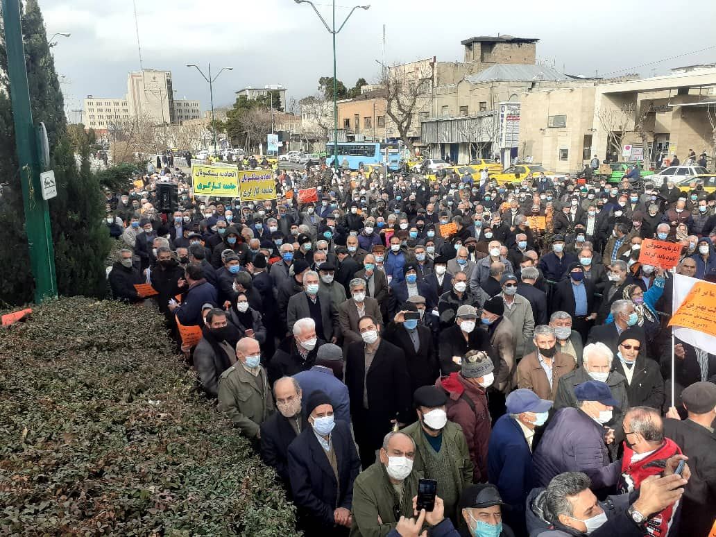 تجمع اعضای اتحادیه پیشکسوتان جامعه کارگری مقابل مجلس شورای اسلامی